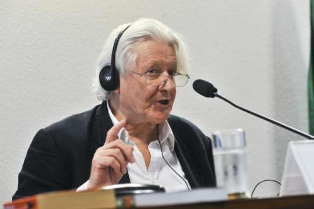 Andrew Jennings  disse que Blatter &eacute; pr&oacute;ximo alvo do FBI