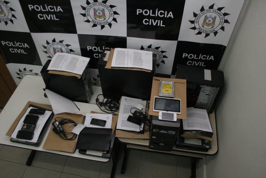 Nove mandados de busca e apreens&atilde;o foram cumpridos nas cidades de Encatado, Roca Sales e Doutor Ricardo