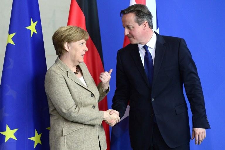 Primeiro-ministro brit&acirc;nico David Cameron e chanceler alem&atilde; Angela Merkel pediram ren&uacute;ncia de Blatter