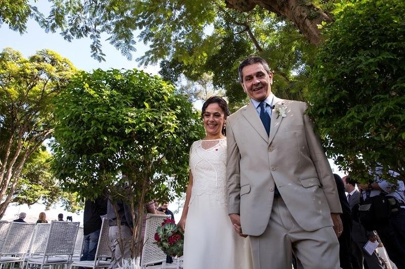 Mais de 300 pessoas foram convidadas para a cerim&ocirc;nia e o almo&ccedil;o oferecido pelo casal