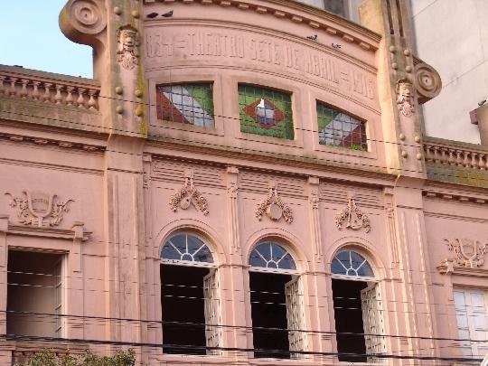 O teatro, inaugurado em 1883, ser&aacute; climatizado e adequado para acessibilidade