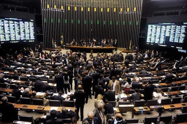 Deputados pedem que decis&atilde;o seja imediatamente suspensa at&eacute; o julgamento final de m&eacute;rito