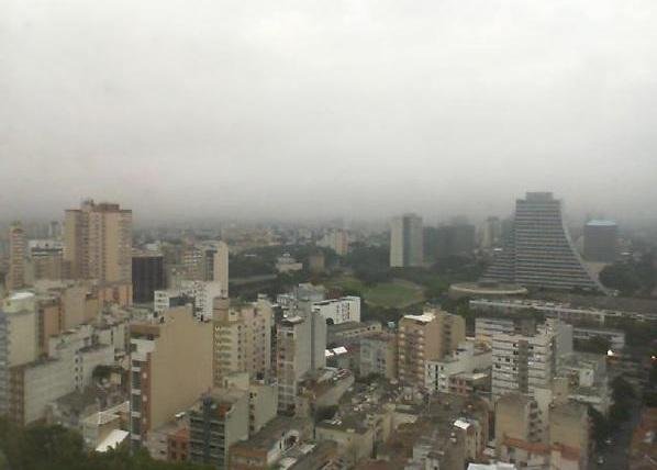 Amanhecer teve a presen&ccedil;a de nevoeiro em Porto Alegre