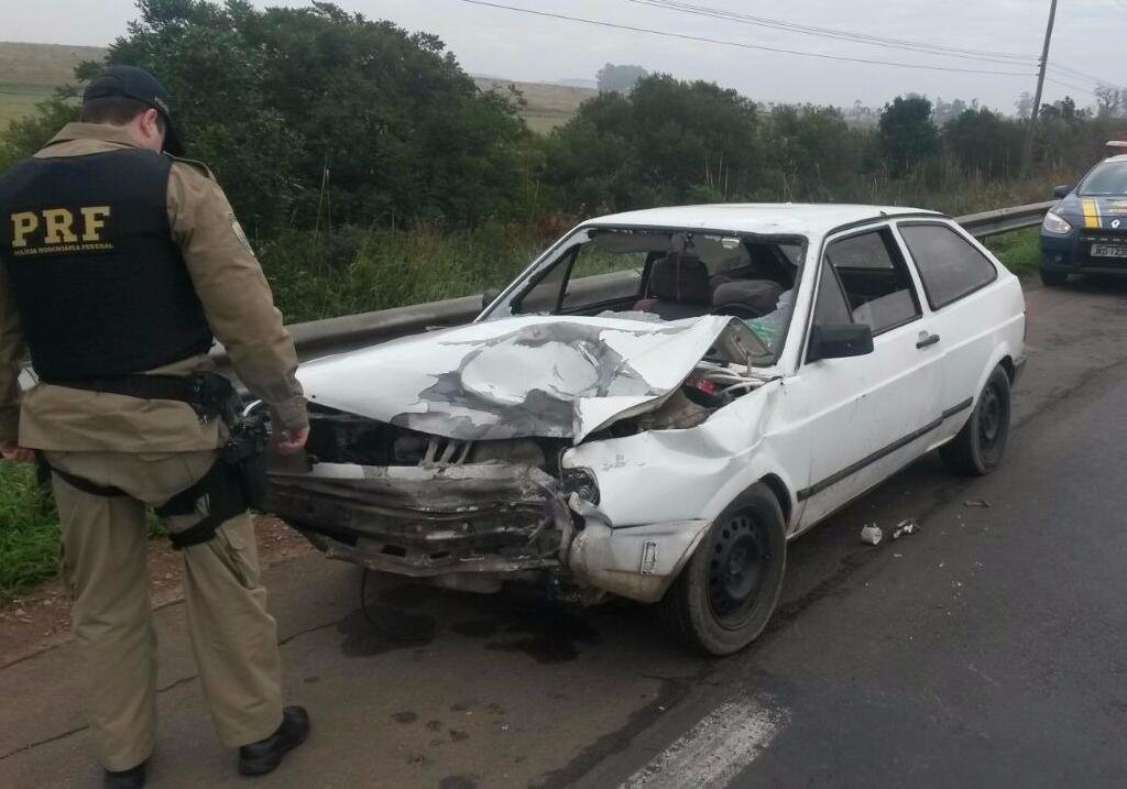 Colis&atilde;o frontal ocorreu entre um Gol e uma motocicleta na BR 116