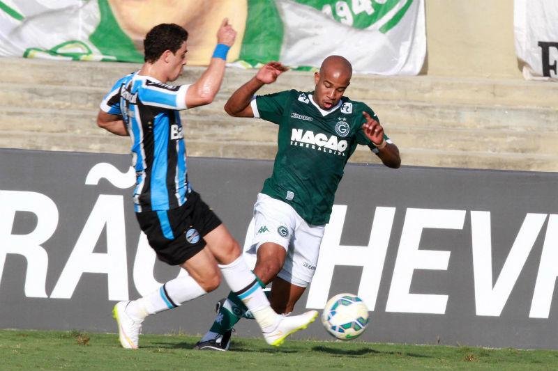 Gr&ecirc;mio estreia Roger e empata com Goi&aacute;s no Serra Dourada 