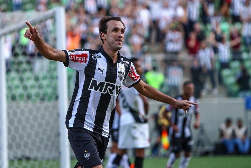 Atl&eacute;tico-MG goleia o Vasco e encosta no G4 do Brasileiro