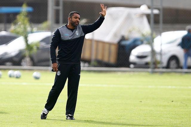 Roger admite que jogadores afastados podem voltar ao Gr&ecirc;mio 