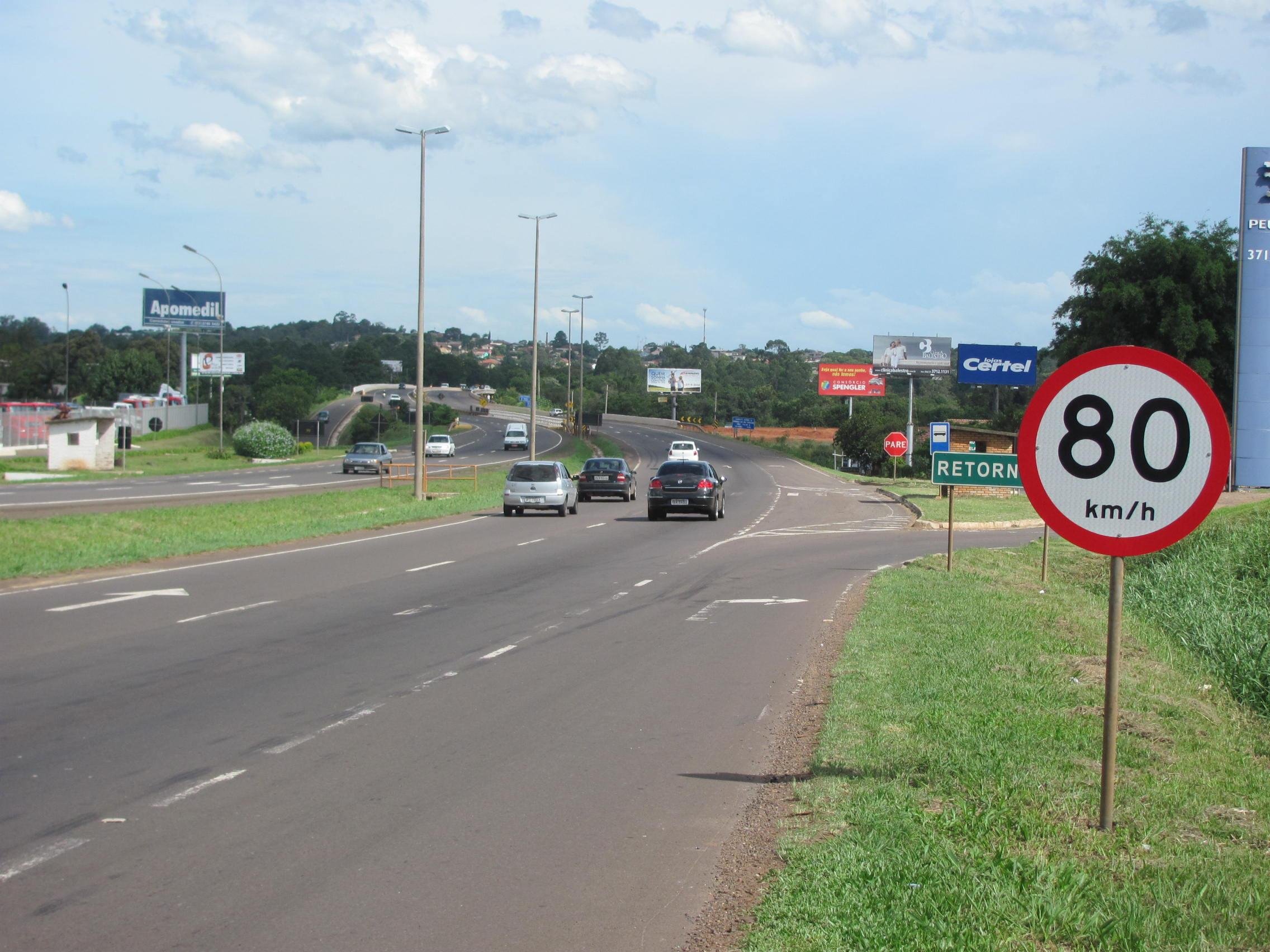 Menino estava andando sozinho no acostamento da BR 386 
