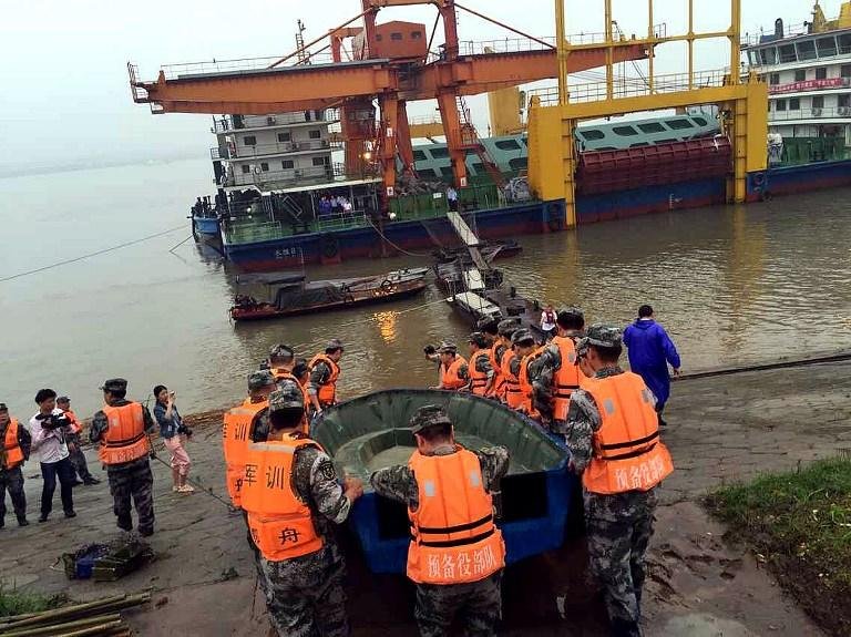Equipes de resgate conseguiram socorrer oito tripulantes, incluindo o capit&atilde;o