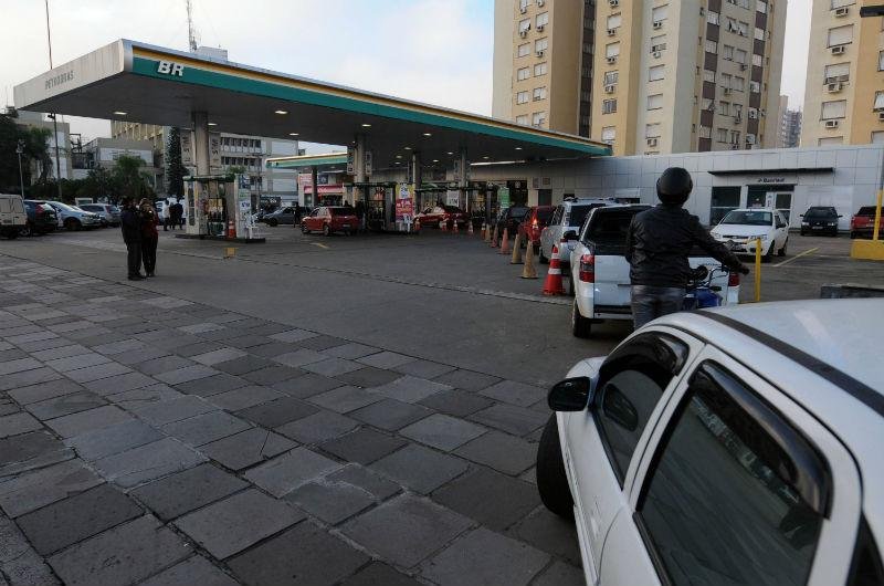 Gasolina &eacute; vendida por R$ 1,95 em tr&ecirc;s postos da Capital por R$ 1,95