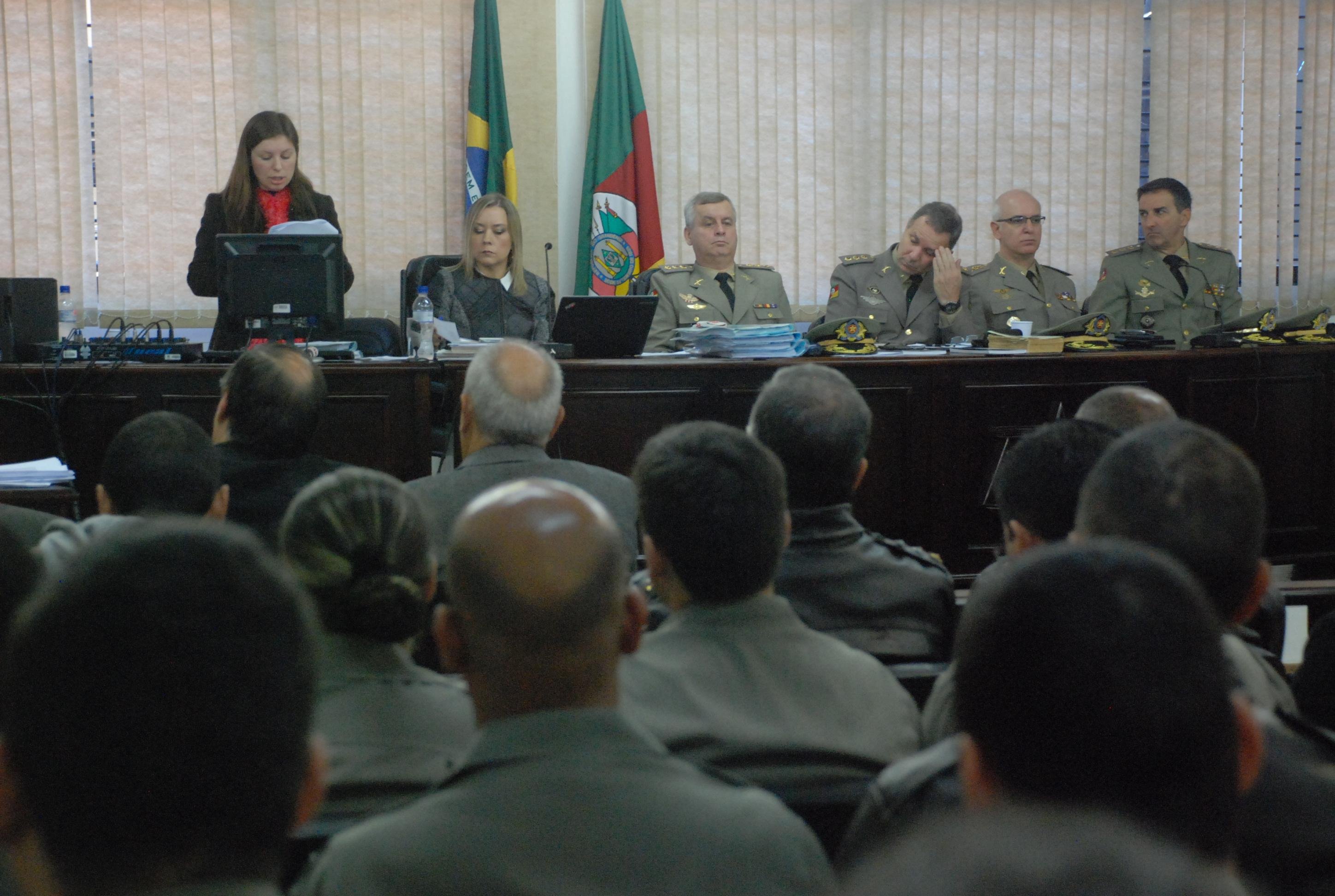 Apenas oito familiares de v&iacute;timas acompanham julgamento do caso Kiss