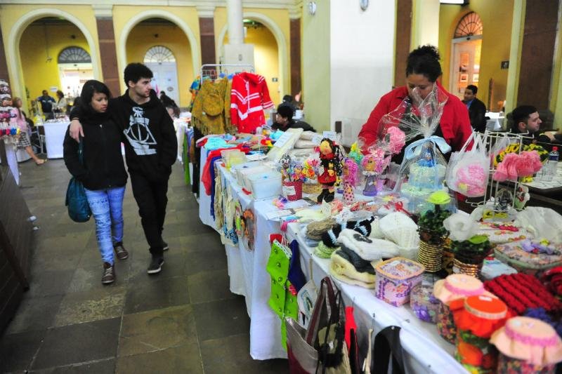 Feira de artesanato &eacute; realizada uma vez por m&ecirc;s no Mercado P&uacute;blico