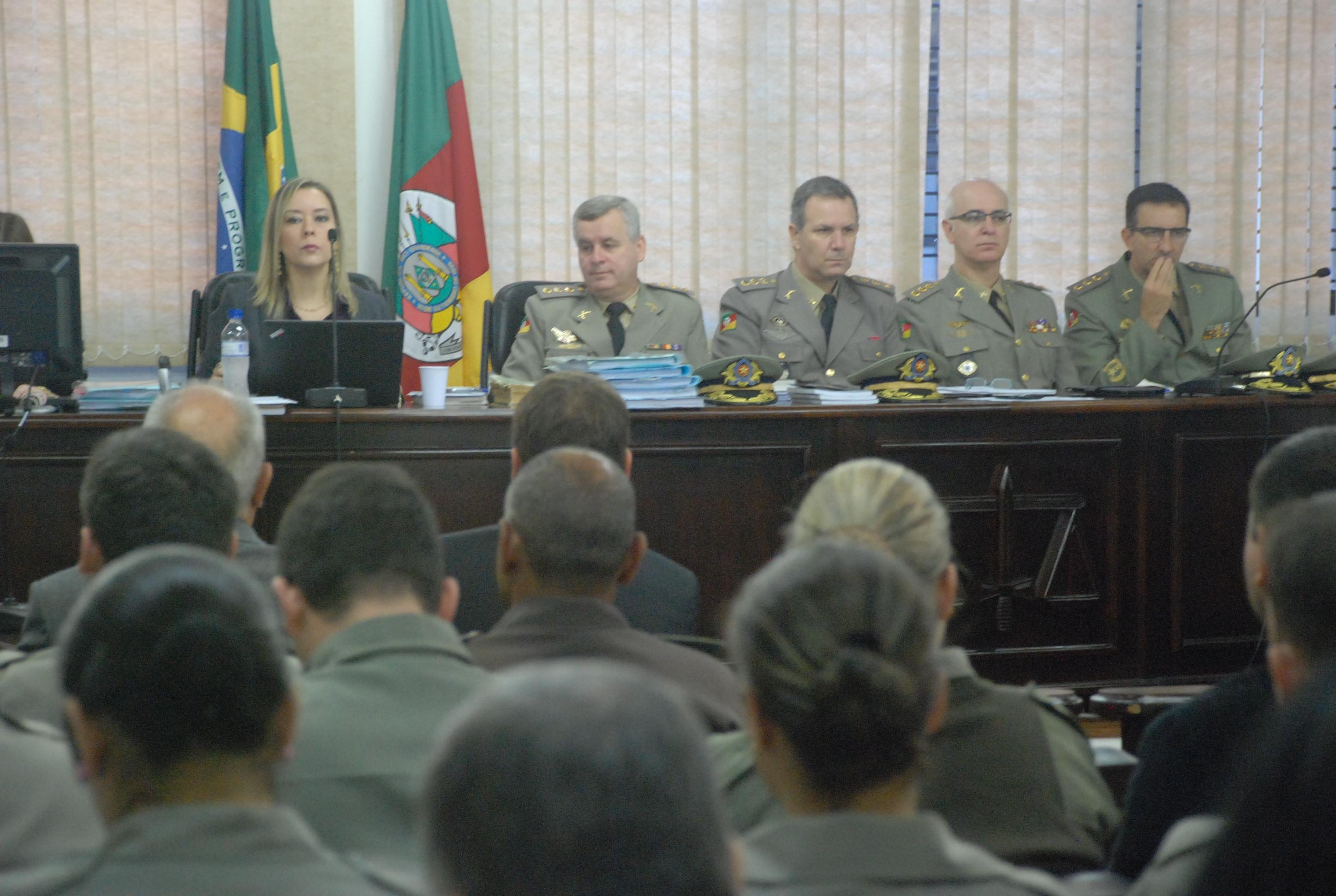 Eles n&atilde;o teriam participa&ccedil;&atilde;o ativa nas irregularidades, segundo promotor