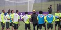 Em treino tático, Dunga dá pistas do time titular para a Copa América  