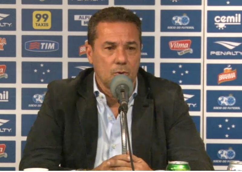 Luxemburgo foi apresentado nesta quarta como t&eacute;cnico do Cruzeiro