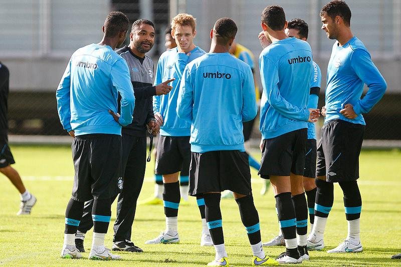 Roger far&aacute; seu primeiro jogo como t&eacute;cnico do Gr&ecirc;mio na Arena