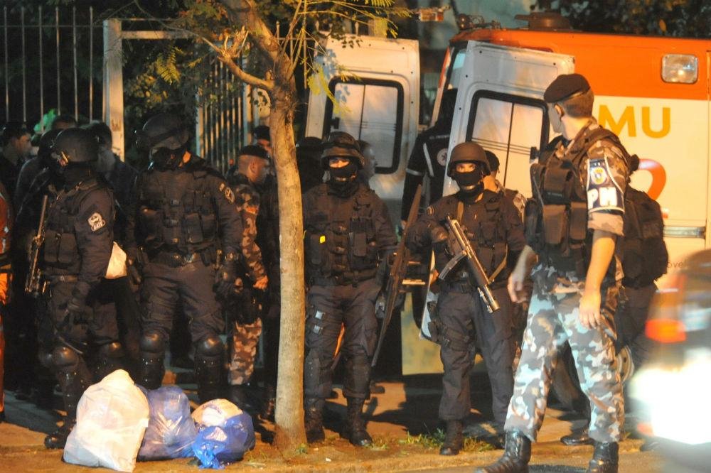 Rua Vicente da Fontoura chegou a ser bloqueada entre a tarde e a noite desta quarta-feira