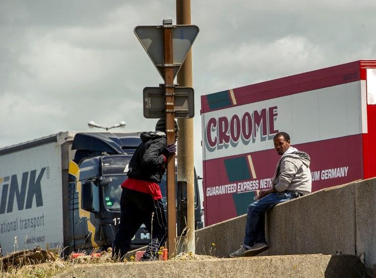 Inglaterra resgata 68 imigrantes em cont&ecirc;iner no porto de Harwich