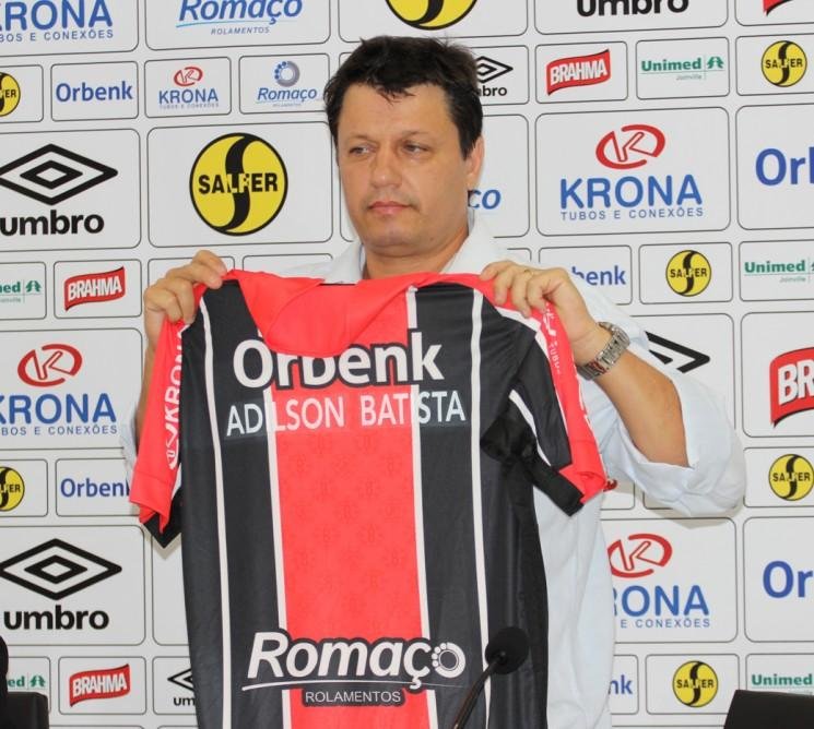 Adilson Baptista foi apresentado como t&eacute;cnico do Joinville