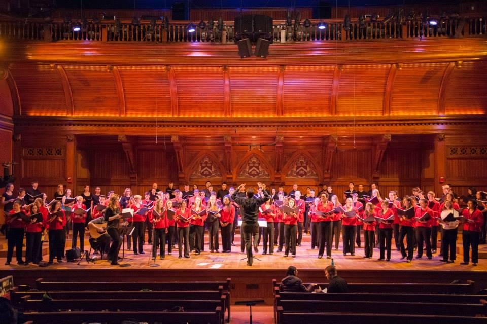 O repert&oacute;rio do espet&aacute;culo abrange m&uacute;sicas compostas desde o s&eacute;culo 15 at&eacute; obras contempor&acirc;neas 