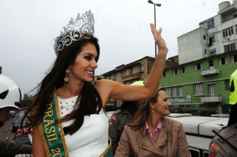 Ex-miss Brasil e ex-jogador de v&ocirc;lei deixaram a Pasta antes de completarem seis meses de trabalho