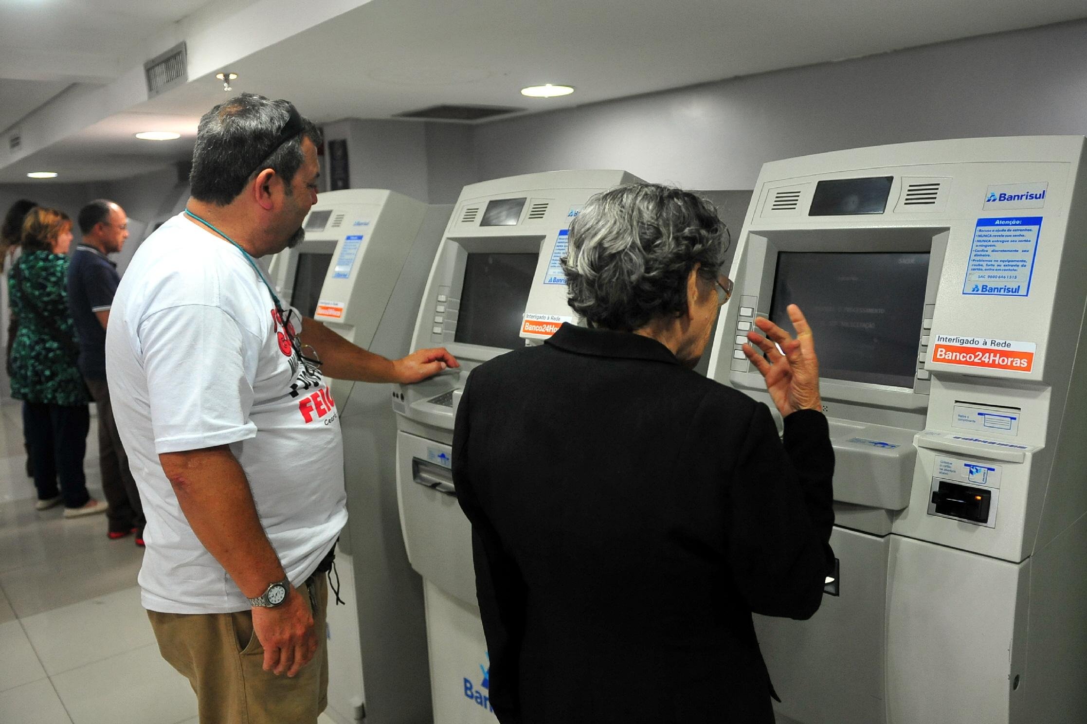 Falha causou transtornos para quem tentou pagar contas e fazer saques