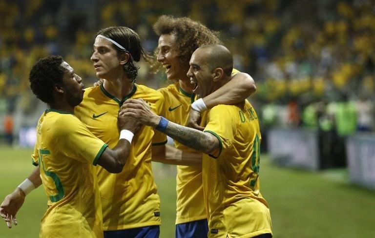 Sele&ccedil;&atilde;o derrotou M&eacute;xico por 2 a 0, neste domingo