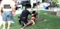 Vídeo viral mostra policial usando arma para controlar jovens em piscina nos EUA