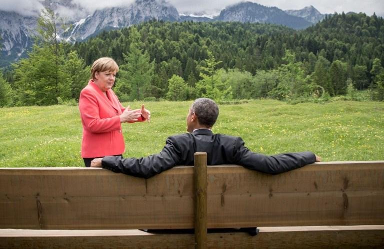 Chanceler alem&atilde; Angela Merkel, conversa com o presidente Barak Obama durante encontro na Baviera