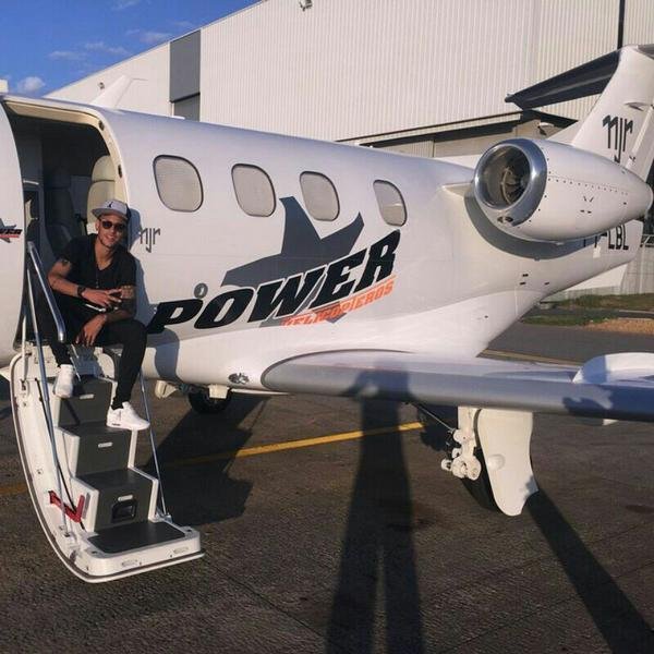 Neymar j&aacute; est&aacute; em Porto Alegre