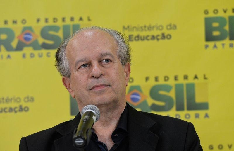 Ministro da Educa&ccedil;&atilde;o, Renato Janine Ribeiro, anunciou que haver&aacute; uma segunda edi&ccedil;&atilde;o do Fies este ano