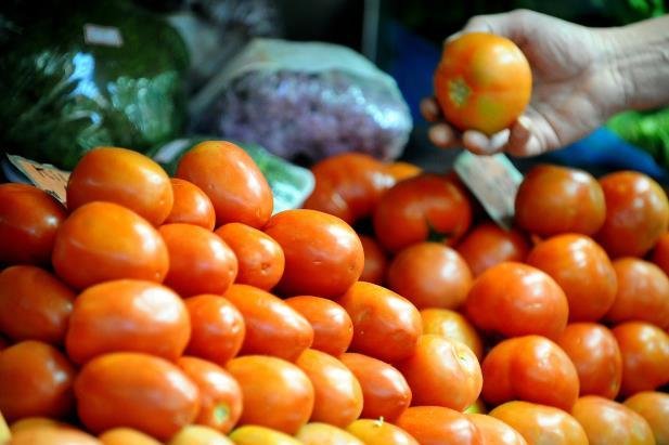 Tomate foi vil&atilde;o, apresentando alta de 30% no m&ecirc;s