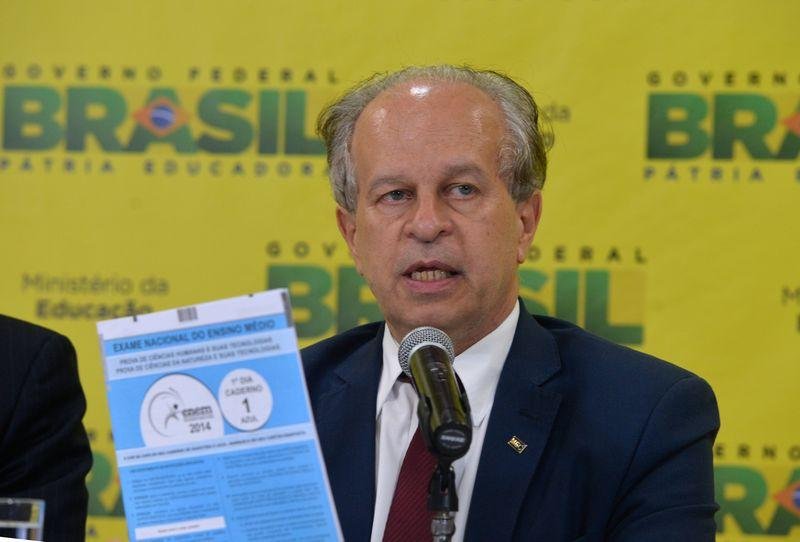 Ministro da Educa&ccedil;&atilde;o, Renato Janine, informou que haver&aacute; uma redu&ccedil;&atilde;o no patamar de renda dos candidatos &agrave; segunda edi&ccedil;&atilde;o do Fies deste ano