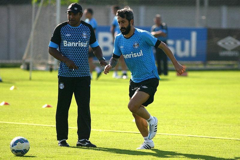 Douglas voltou a treinar normalmente