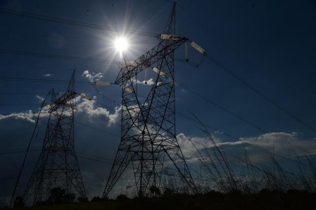 Tarifas de energia poder&atilde;o subir para compensar melhoria dos servi&ccedil;os