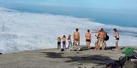 Fotografias de 10 turistas nus circularam pelas redes sociais e provocaram a revolta dos moradores