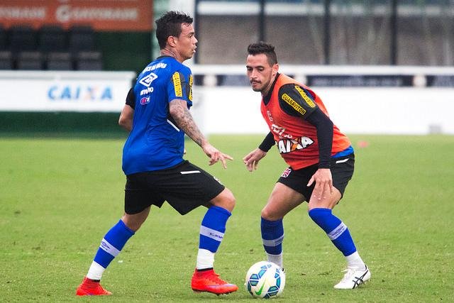 Meia do Vasco &eacute; suspeito de agredir ex-namorada 