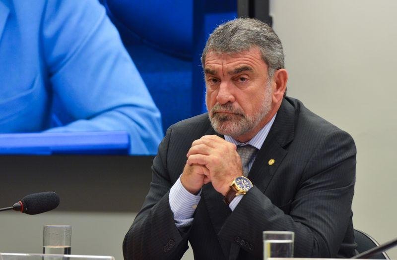 Relator defende redu&ccedil;&atilde;o da maioridade para 16 anos em todo tipo de crime