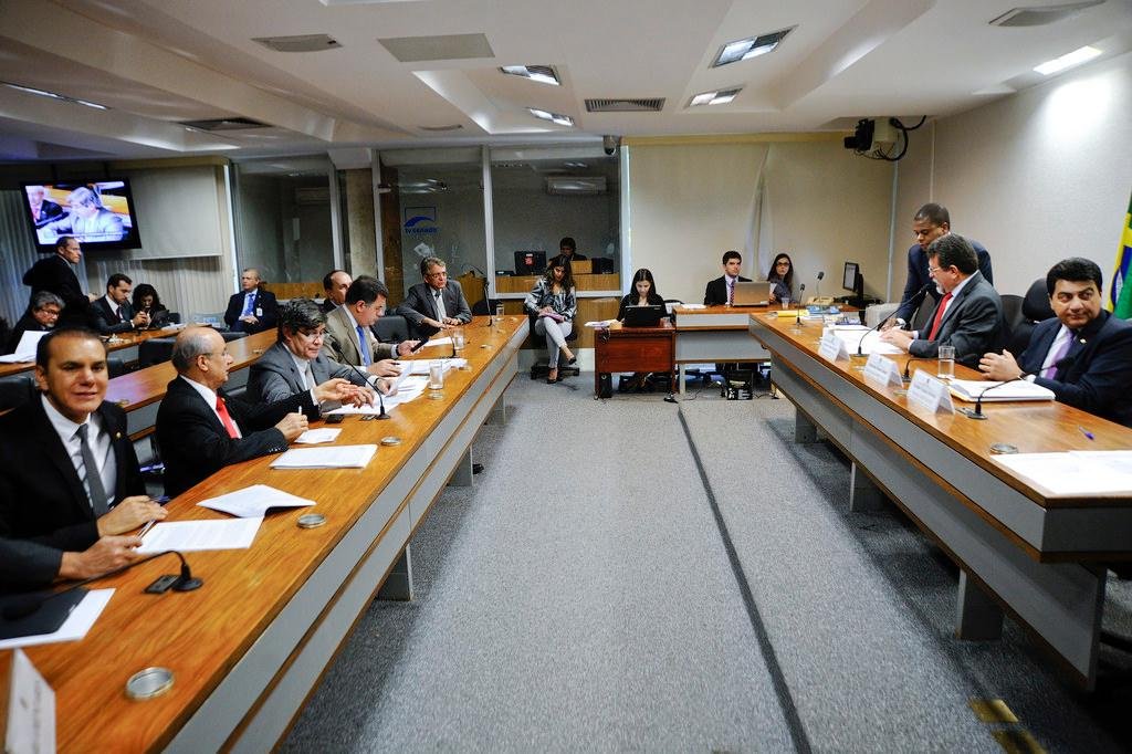 Comiss&atilde;o mista aprova MP que concede corre&ccedil;&atilde;o escalonada no IRPF