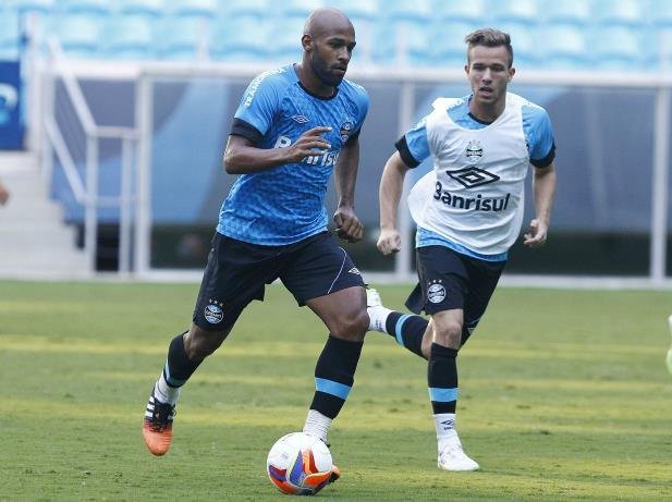 Volante Fellipe Bastos pode ser novamente utilizado na lateral