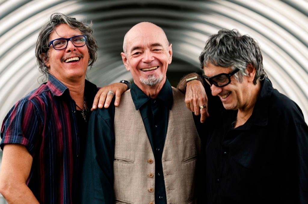 Banda &eacute; composta pelos &iacute;cones da m&uacute;sica ga&uacute;cha Bebeto Alves, Jimi Joe e King Jim