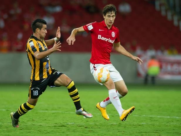 Rodrigo Dourado &eacute; cobi&ccedil;ado pelo Manchester United