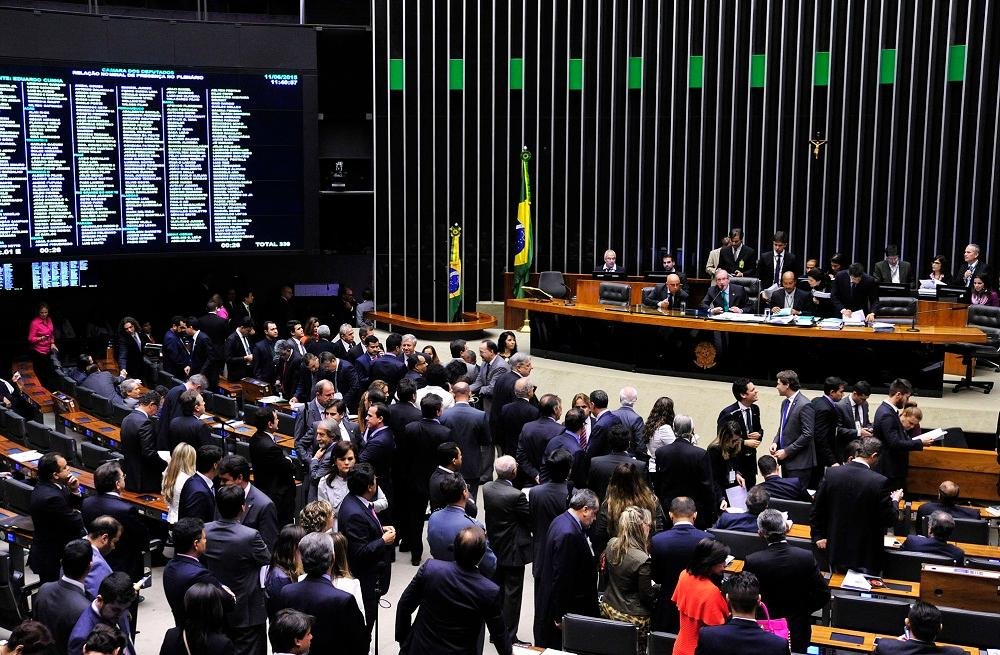 Deputados aprovam novas datas de posse para presidente da Rep&uacute;blica e governador