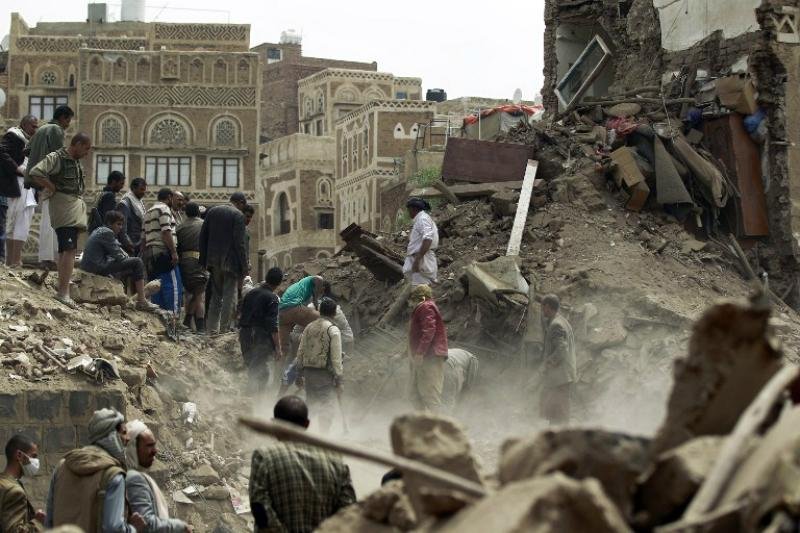 Bombardeio destruiu tr&ecirc;s casas na parte hist&oacute;rica de Sanaa