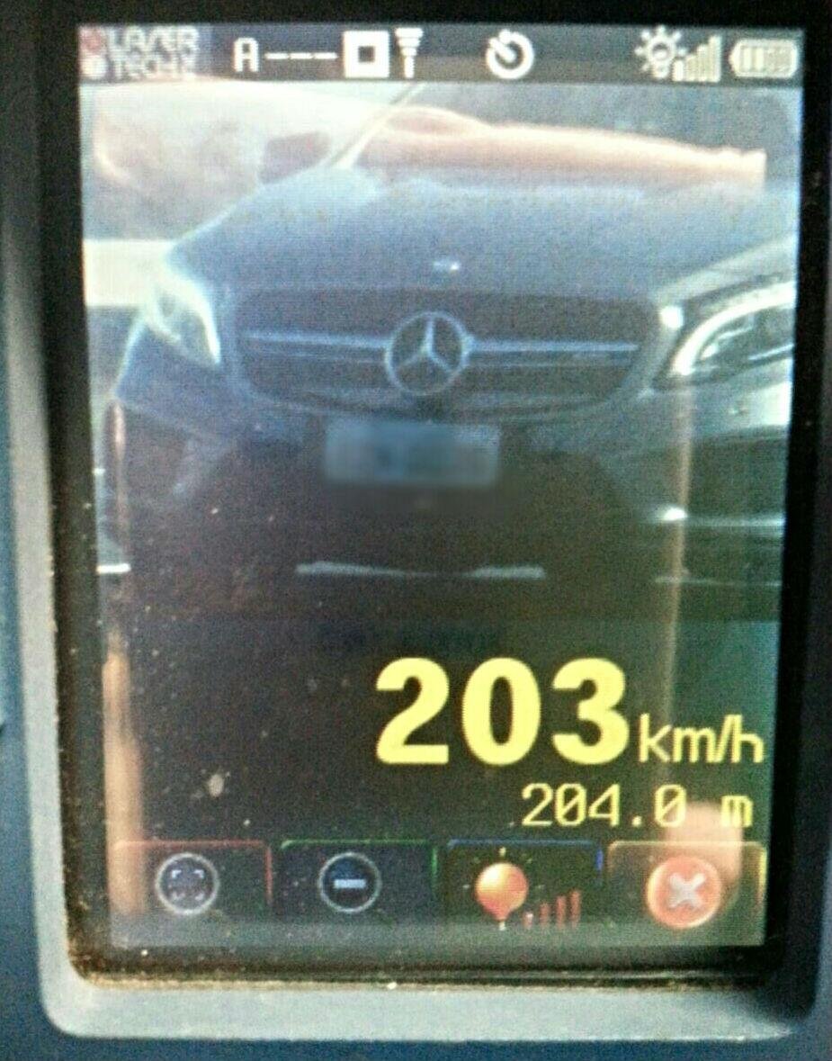 Mais de 80 carros foram pegos com velocidade acima do permitido nesta sexta na rodovia