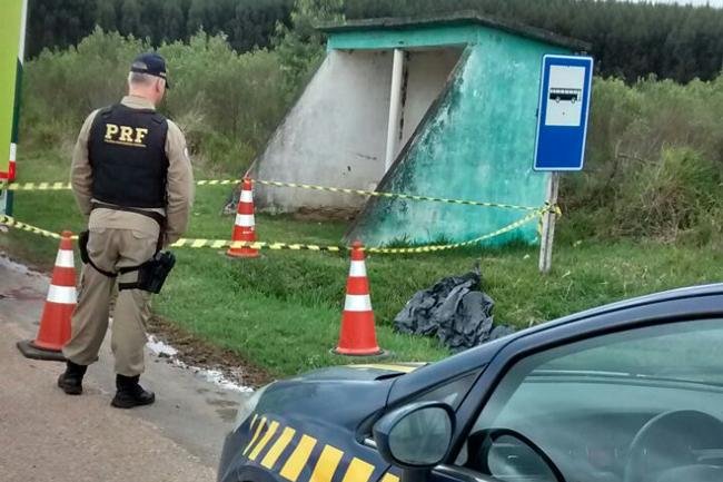 Homem morto em Cristal foi alvejado pr&oacute;ximo &agrave; parada de &ocirc;nibus