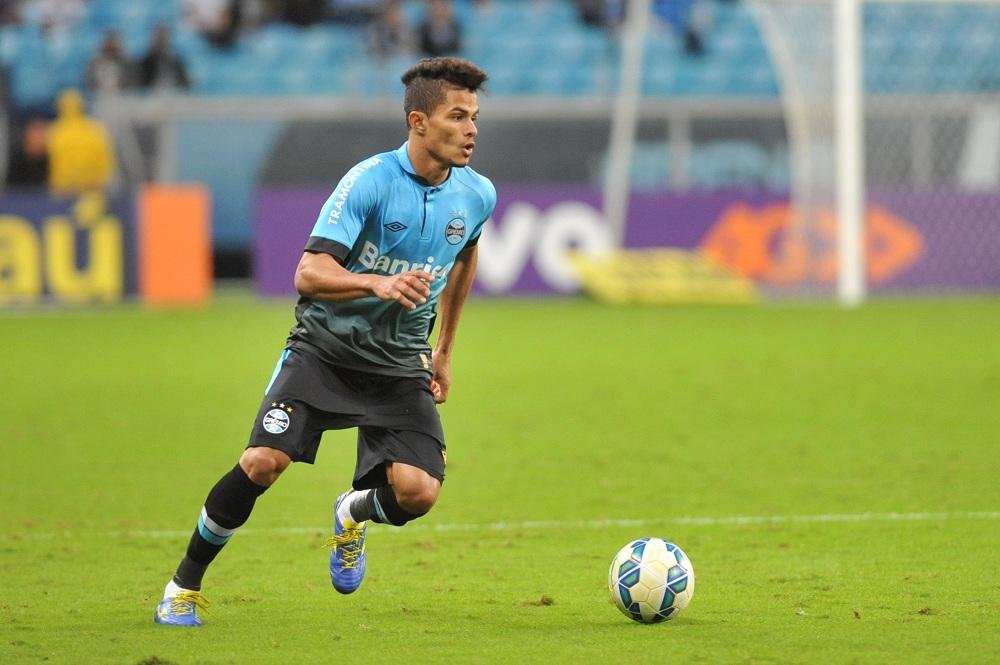 Gr&ecirc;mio joga bem e vence o Atl&eacute;tico-PR na Arena