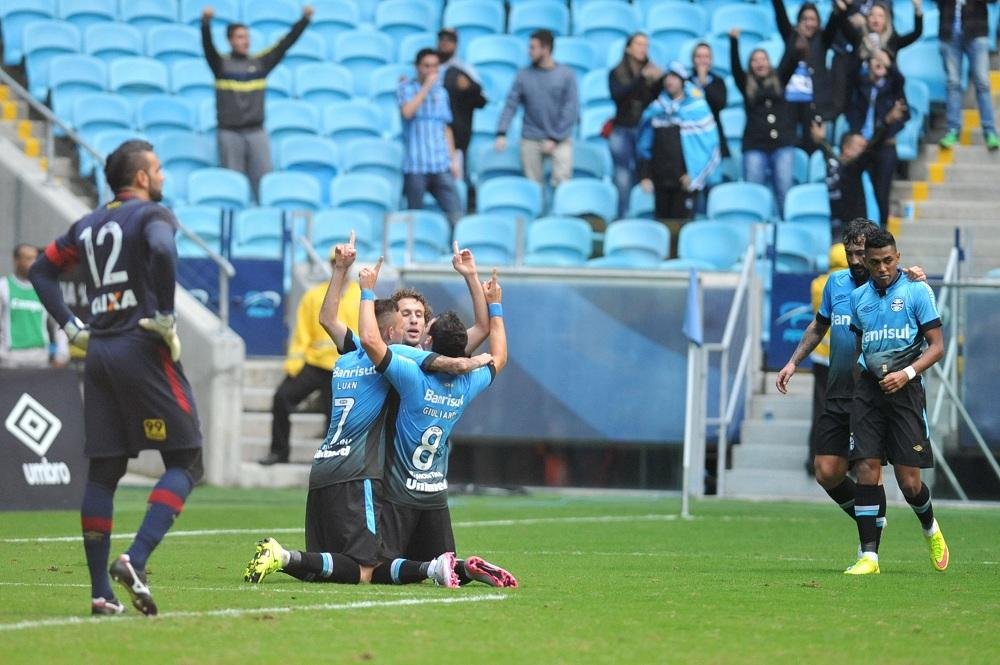 Gr&ecirc;mio bateu Atl&eacute;tico-PR por 2 a 1