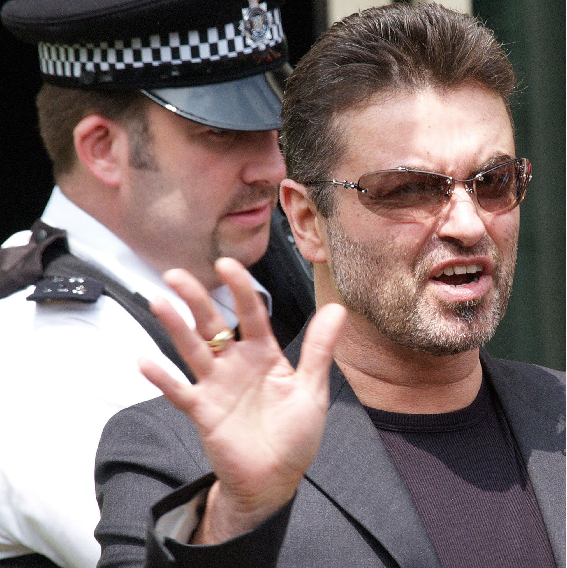 Cantor George Michael d&aacute; entrada em cl&iacute;nica de reabilita&ccedil;&atilde;o na Su&iacute;&ccedil;a 