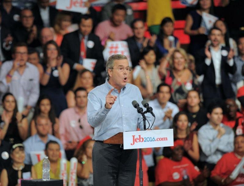 Irm&atilde;o do ex-presidente George Bush se manifestou contra aproxima&ccedil;&atilde;o entre EUA e Cuba 